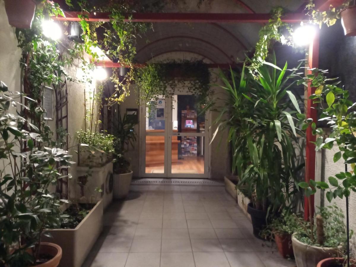 Hotel De La Perdrix Rouge Parijs